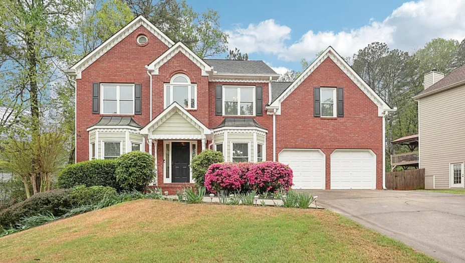 Walk to Downtown Woodstock's Main Street