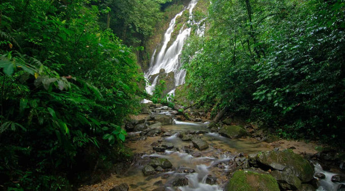 Anton_valley_waterfall