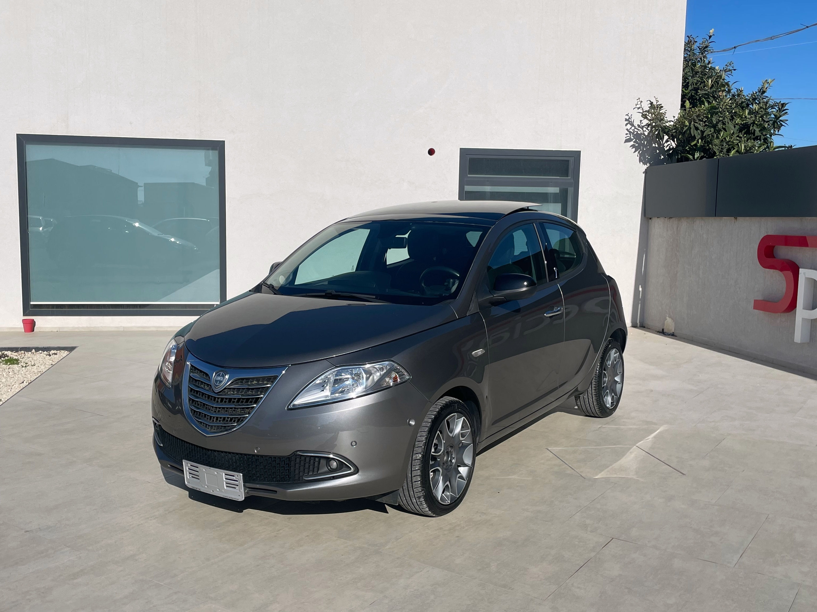 Lancia Ypsilon AUTOMATICA 0.9 TwinAir 85 CV 5 porte S&S Platinum