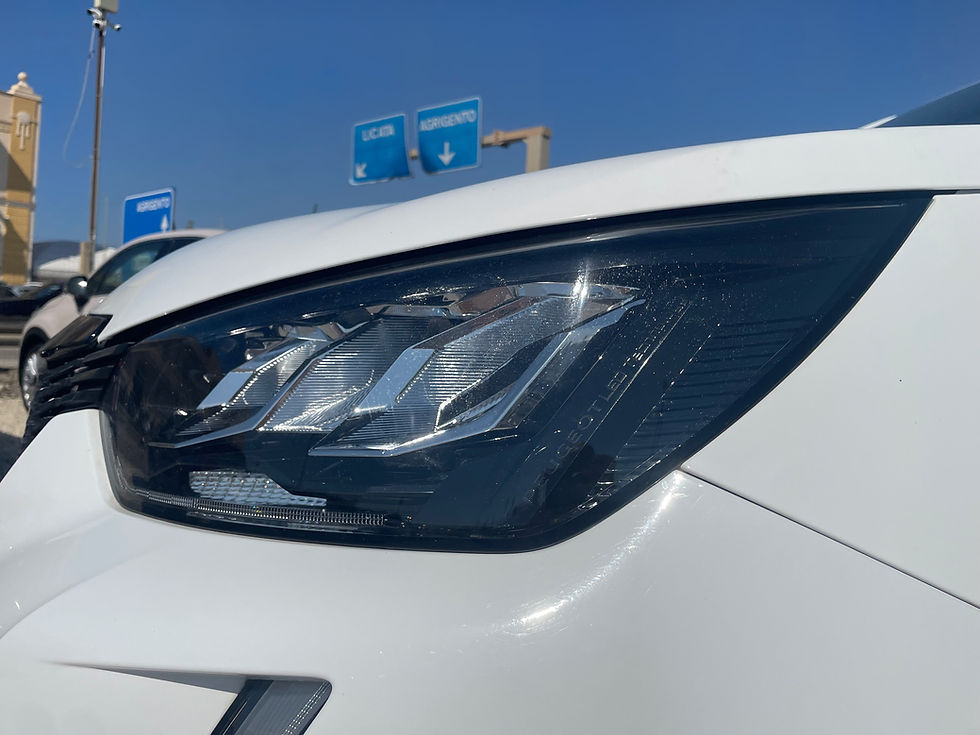 Miniatura: Peugeot 2008 BlueHDi 110 S&S Allure Pack