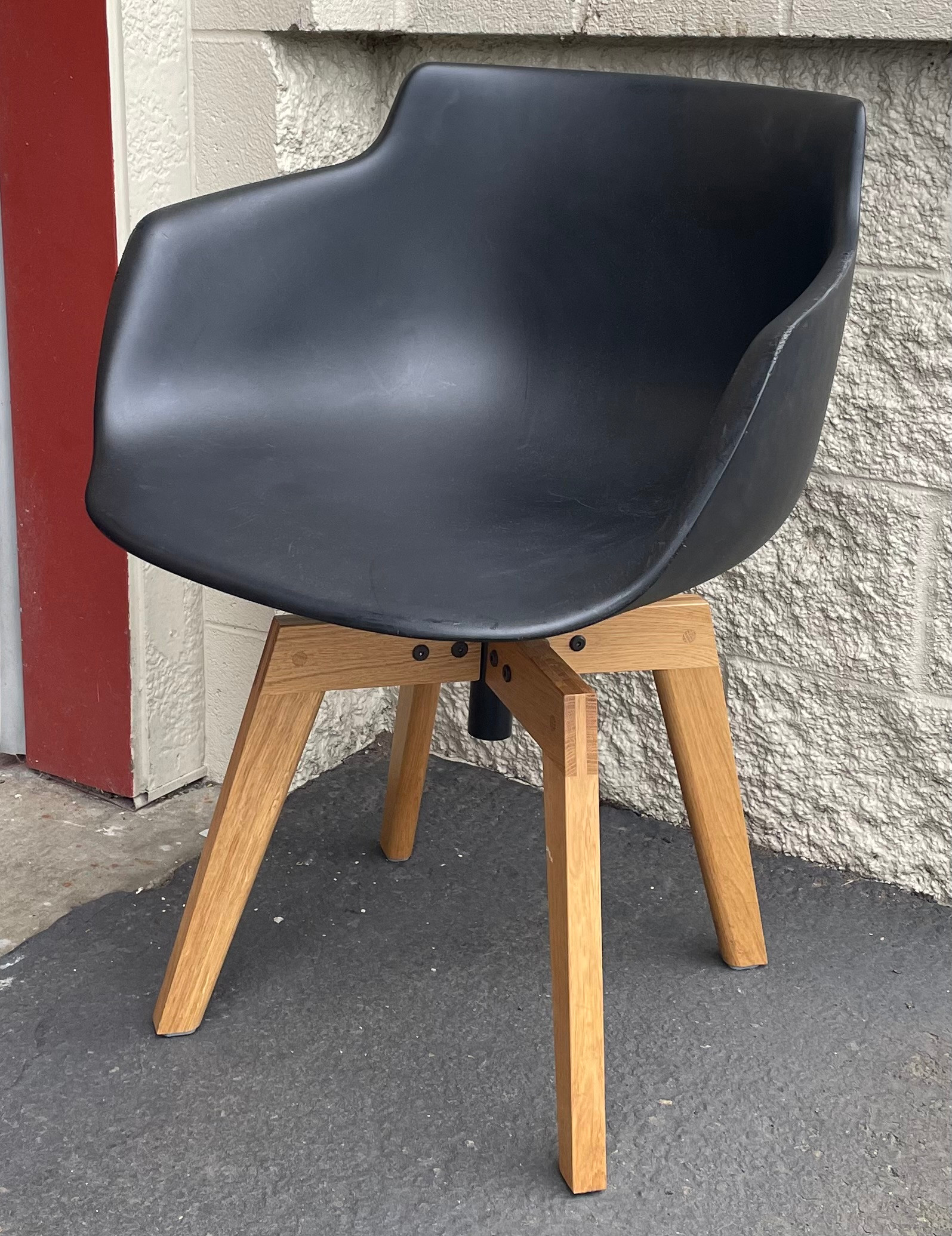 MDF Italia Flow Slim Swivel Armchair