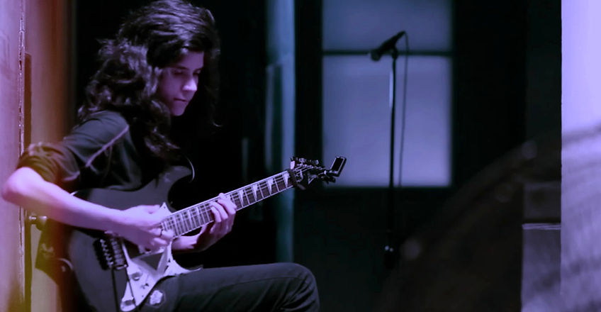 Saima Zakir Guitarist_edited_edited.jpg