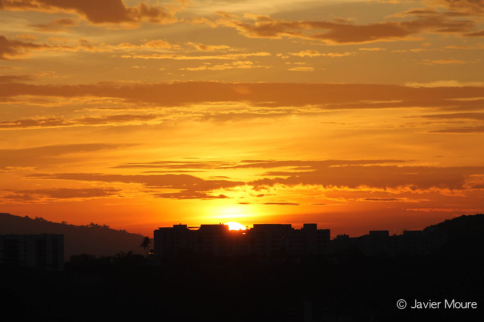 Caracas, su amanecer y sus nubes