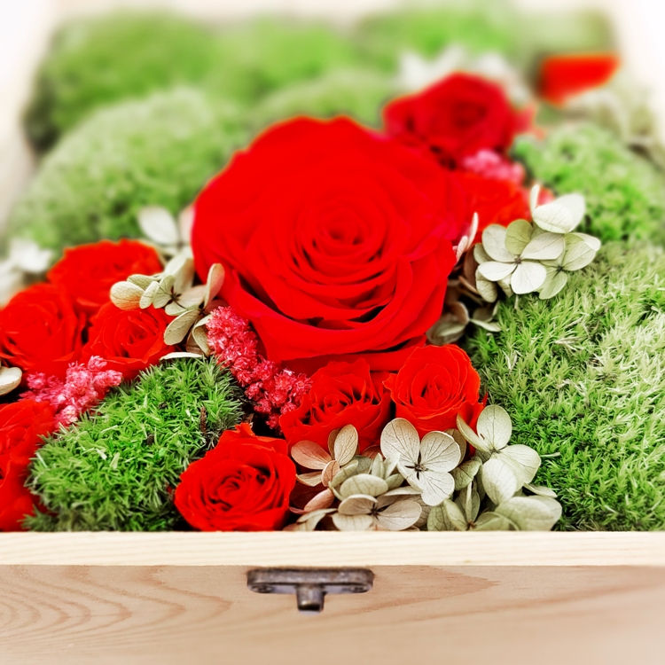 Thumbnail: Boxed artificial flower - Large