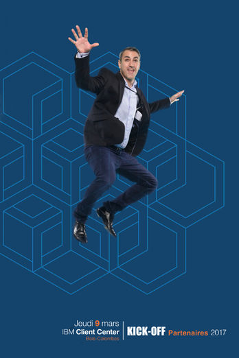 Notre photobooth le plus dynamique et créatif. Un fond vert, un trampoline et c'est le grand saut. Un photocall créatif pour dynamiser votre événement d'entreprise, votre convention, lancement de produit, séminaire, incentive, corporate, journée porte ouverte, family day, dynamiser un salon, une inauguration, vos vœux d'entreprise, symboliser l'esprit dynamique de votre marque.