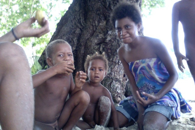 Children sharing mangos