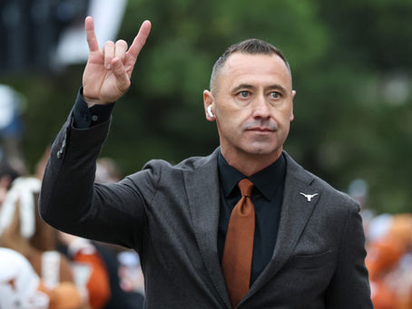 AUSTIN, TX - NOVEMBER 28: Head coach Steve Sarkisian of the Texas Longhorns holds Horns Up as he walks into the stadium before the SEC football game between Texas Longhorns and Texas A&M Aggies on November 28, 2025, at Darrell K Royal-Texas Memorial Stadium in Austin, TX. (Photo by David Buono/Icon Sportswire)