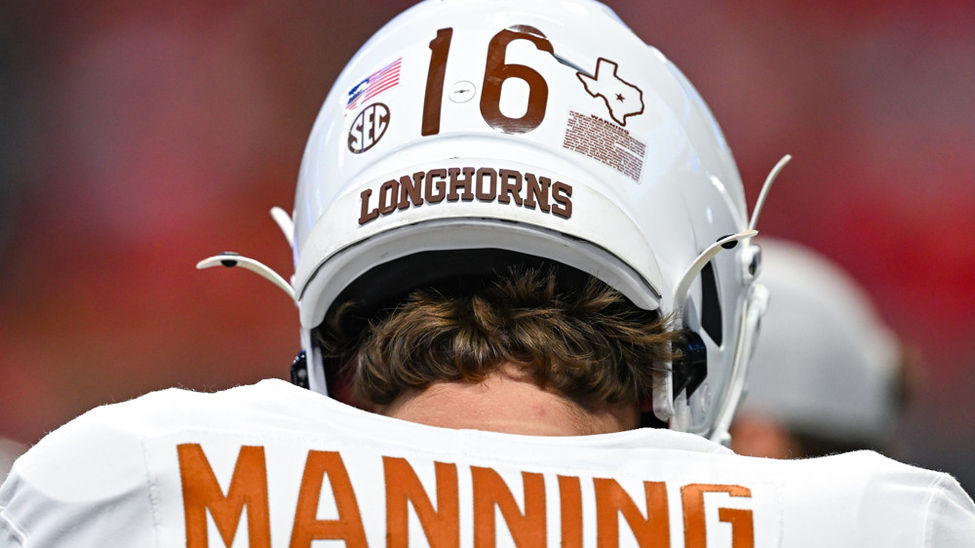 Arch Manning takes command of an intact Texas Longhorns offense in 2025.