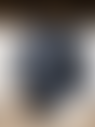 Top 5 Luxury Fabrics Used in Premium Emirati Thobes