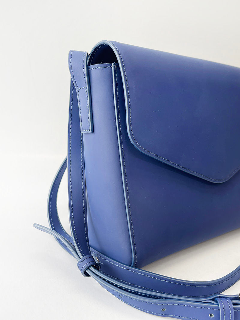 サムネイル： エンベロープショルダー 牛革