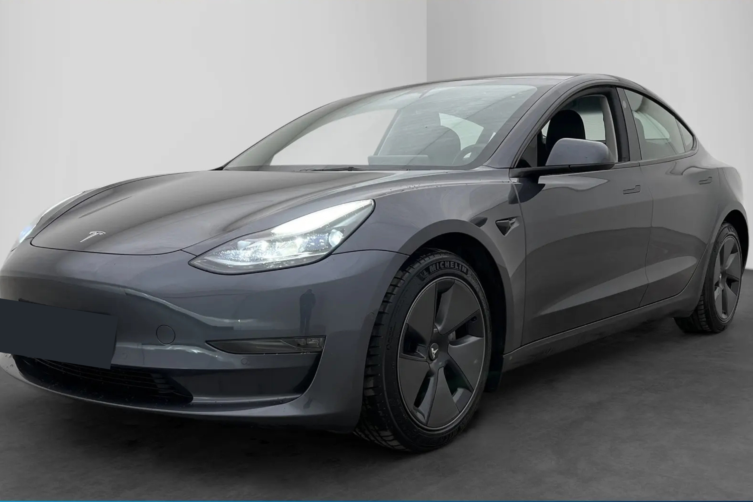 Tesla Model 3 Long Range AWD Autopilot