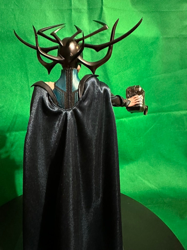 Thumbnail: HOT TOYS Thor Ragnarok Hela 1/6 Action Figure EX ESPOSTO
