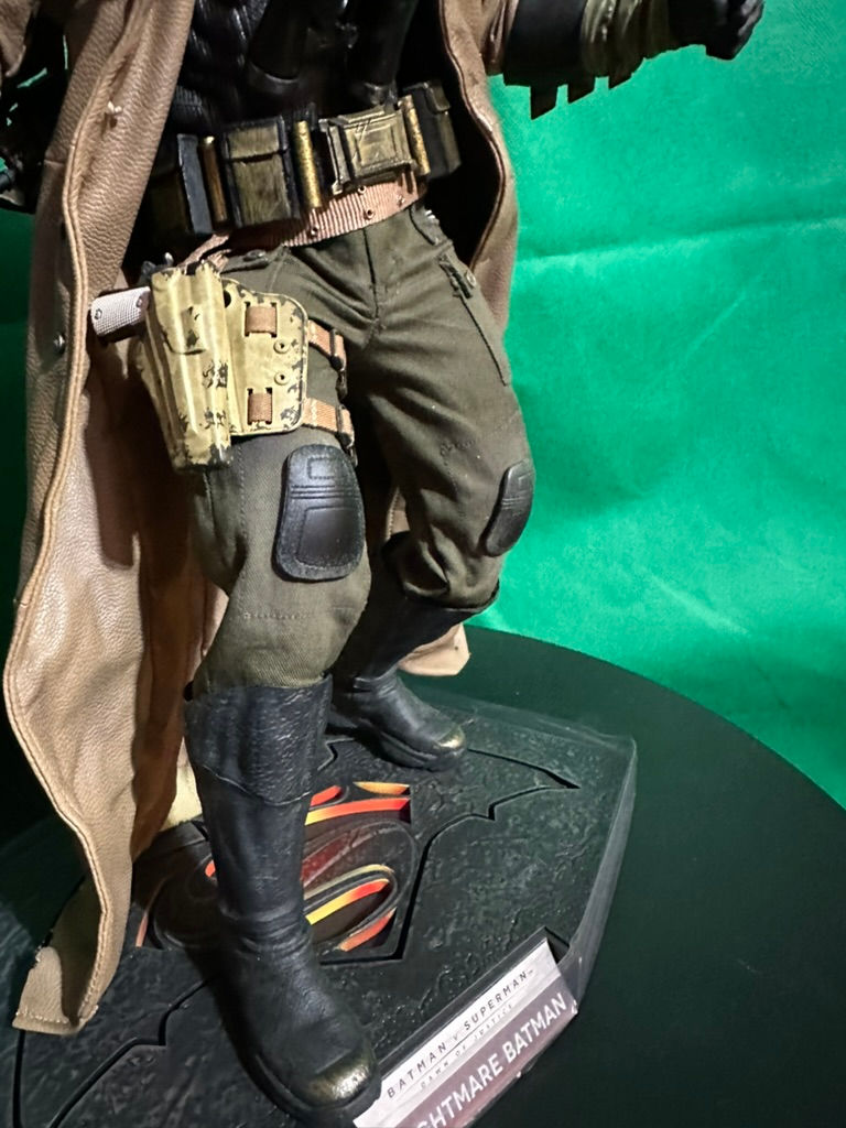 Thumbnail: HOT TOYS Batman v Superman Knightmare Batman 1/6 (Action Figure) EX ESPOSTO