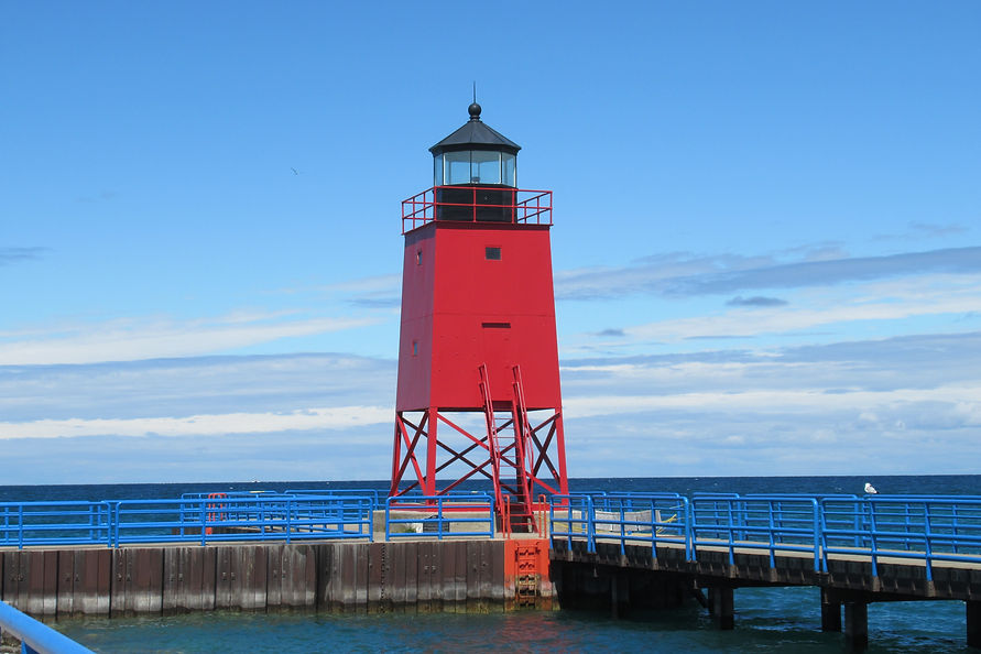 Charlevoix_South_Pier_Light_Station_(July_2022).jpg