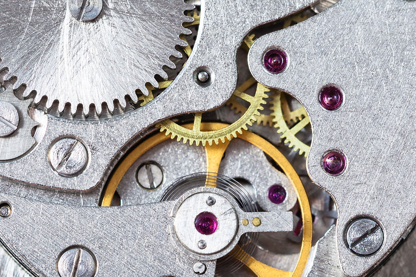 detail-of-mechanical-watch-close-up-PWRW