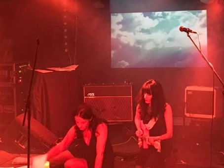 Le Silence est une pute, performance à l'exposition de Fabienne Oudart, plasticienne.