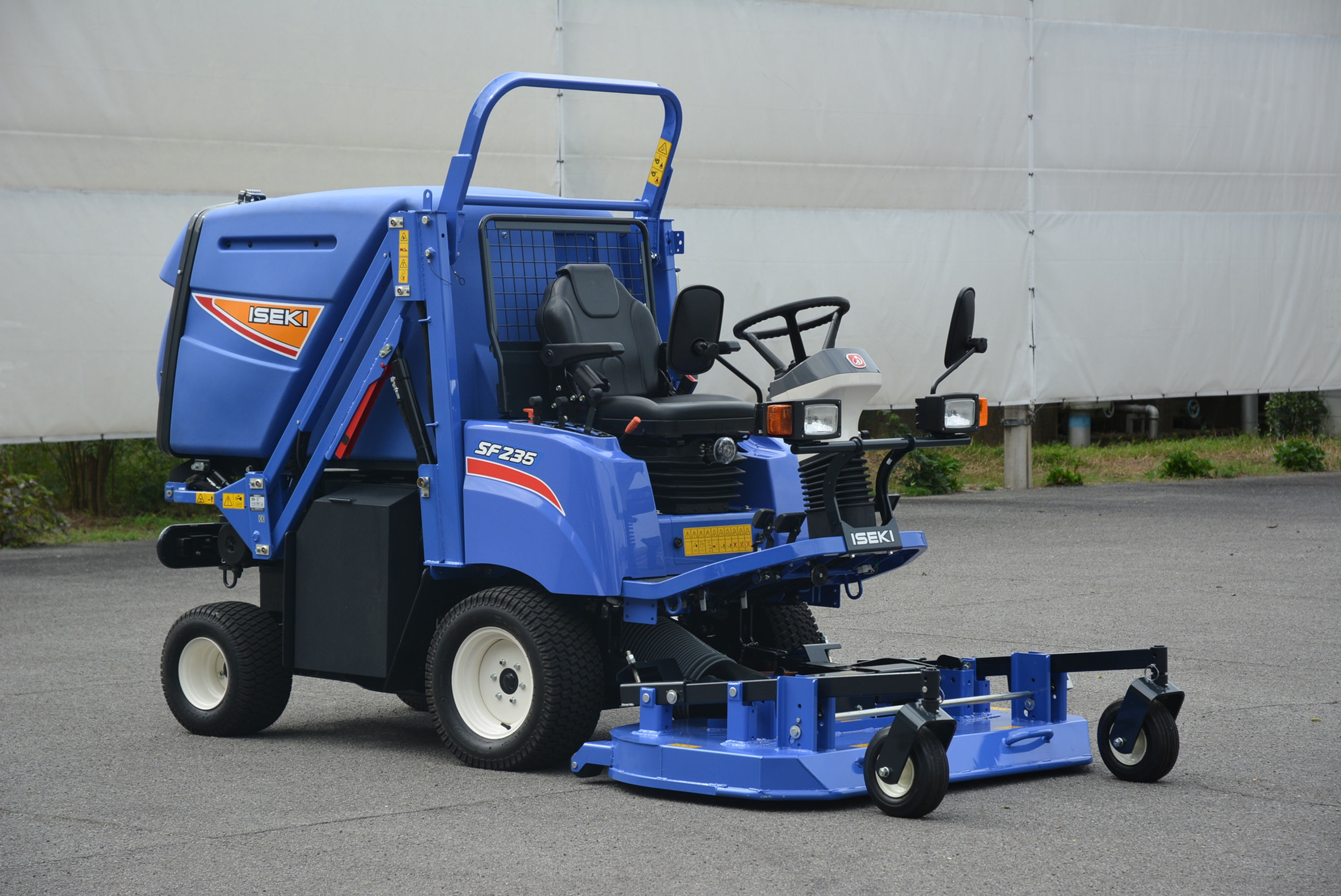 Iseki SF225 Outfront