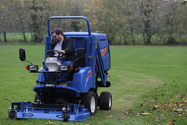 Iseki SF235 outfront mower.jpeg
