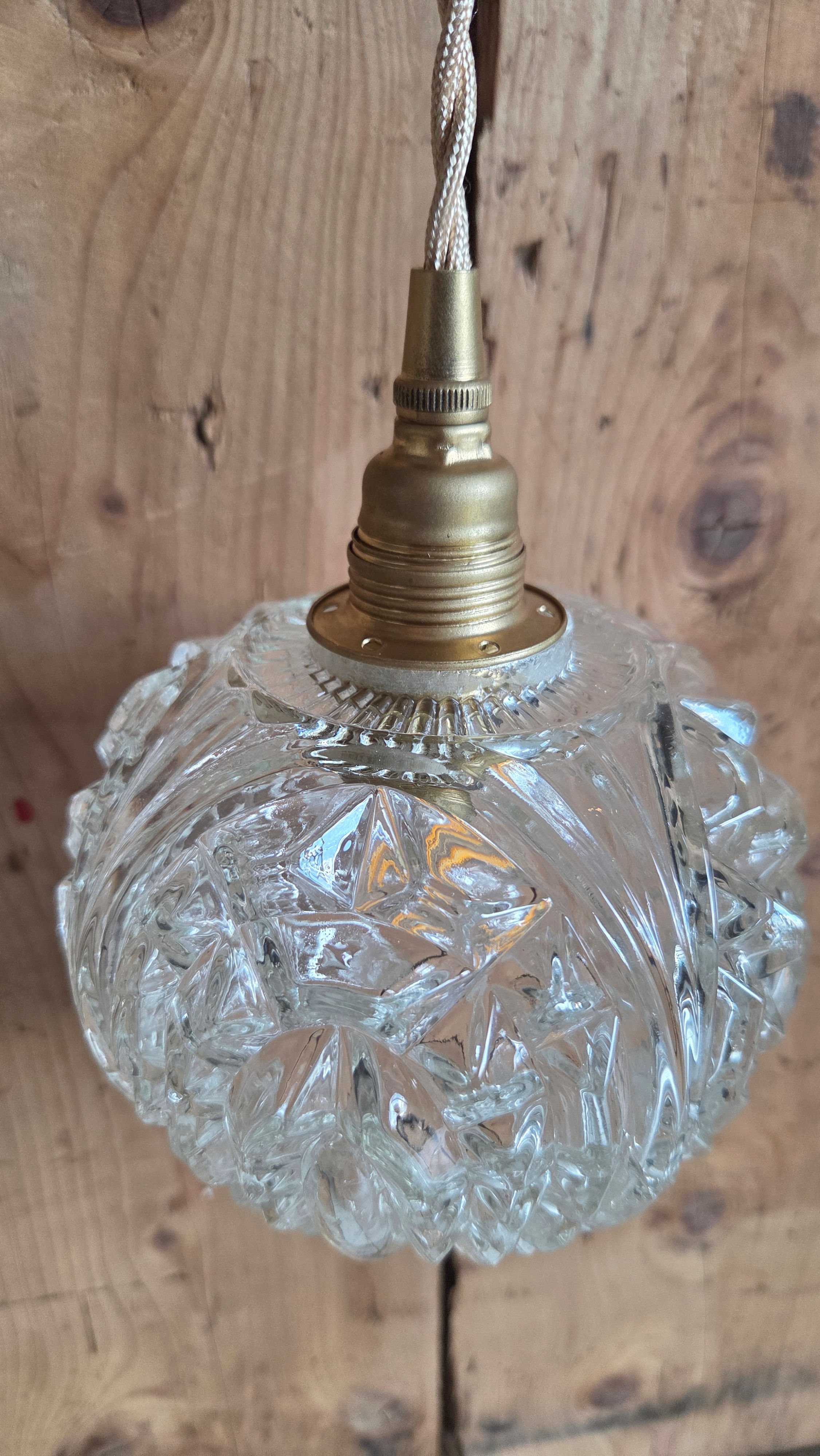 Lampe baladeuse ronde en verre ciselé*