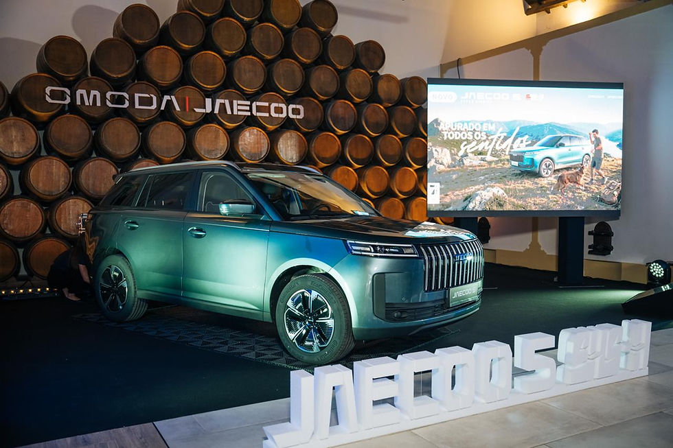 JAECOO 5 SHS-H chega a Portugal com 224 cv, autonomia anunciada de 905 km e preços desde 30.900 euros