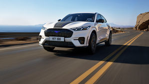 Ford atualiza Mustang Mach-E e introduz versão GT California Special na Europa