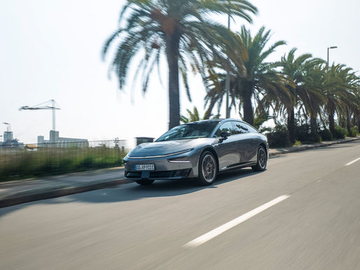 Xpeng P7+ chega a Portugal com pré-vendas a partir de 38.200 euros e aposta forte na inteligência artificial