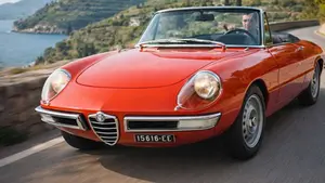 Alfa Romeo Spider celebra 60 anos: o descapotável italiano que se tornou símbolo de liberdade
