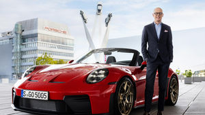 Porsche redesenha estratégia até 2035: menos modelos e reforço dos motores de combustão e híbridos plug-in