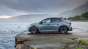 Peugeot E-208 GTi chega a Portugal em janeiro de 2027 com 281 cv e preços desde 44.900 euros