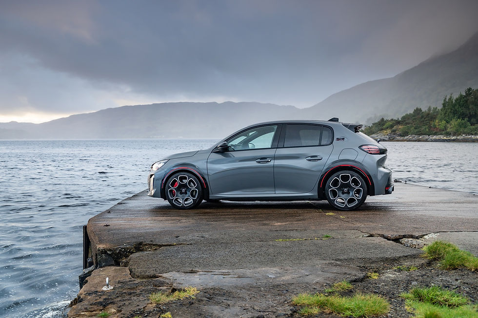 Peugeot E-208 GTi chega a Portugal em janeiro de 2027 com 281 cv e preços desde 44.900 euros
