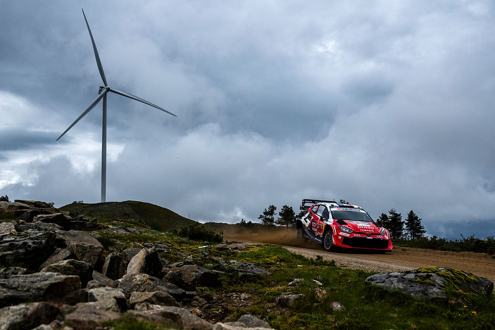 Ogier sobrevive ao caos da lama e entra líder no derradeiro dia do Rally de Portugal
