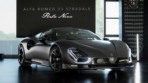 Alfa Romeo 33 Stradale Perla Nera leva a fibra de carbono ao limite numa criação única