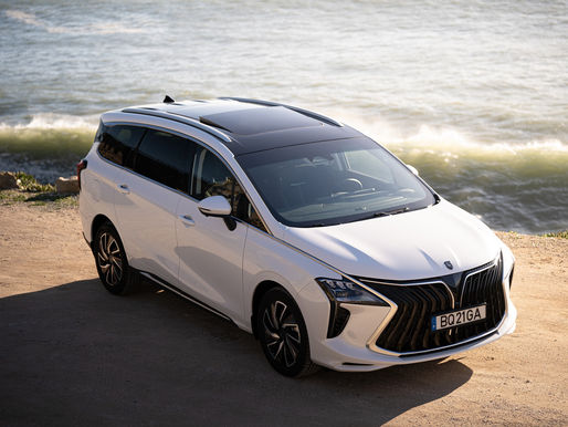 Chega o Forthing U-Tour, pensado para grandes familias 