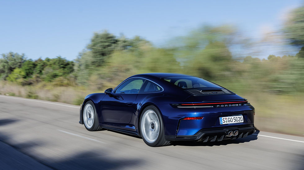 Porsche perde 34 mil vendas em 2026: China recua 33%, mas 911 cresce e Cayenne elétrico já supera 7 mil entregas