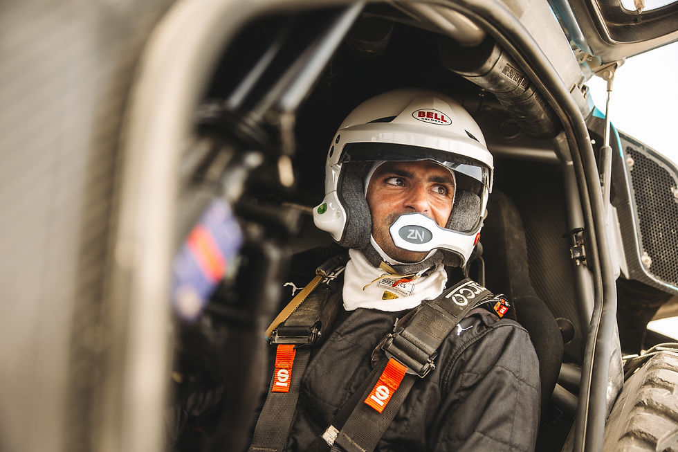 Fotos: Ford junta Carlos Sainz e Carlos Sainz Jr. num encontro histórico antes do Dakar