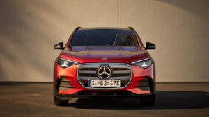 Mercedes-Benz bate recorde de vendas de elétricos, mas queda de 31% na China pressiona resultados globais