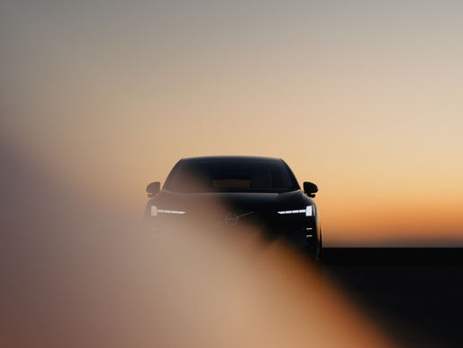 Volvo EX60 promete autonomia recorde de 810 km e recargas quase tão rápidas quanto abastecer