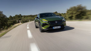 Novo Peugeot 408 chega a Portugal com gama eletrificada e preços desde 32.565 euros