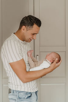 Newborn Fotoshoot Momenten Fotografie Nunspeet Harderwijk Ermelo Nijkerk Elburg Elspeet Uddel Kampen Emmeloord Meppel Staphorst Epe Apeldoorn Deventer Dronten Zeewolde