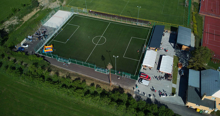 sportovní areál dronem, svět z dronu, sportoviště