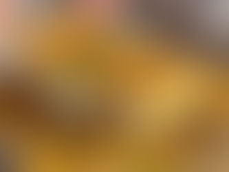 Şeftali, keçi peyniri ve biberiye bir arada. Tatlı-tuzlu kontrast sevenler için yazın en zarif kiş tarifi. 🍑🌿