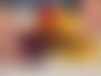 Dışı çıtır, içi yumuşacık sarımsaklı ekmek; çilek reçeline batırılarak sunuldu. Hem klasik hem ters köşe bir tatlı-tuzlu eşleşme! 🍞🧄🍓