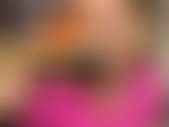 Evde suşi yapmak sandığından kolay. Biraz sabır, biraz dikkat ve ortaya çıkan rulo: tam restoran kalitesinde. İçine ne koyacağını sen seç, ama kural belli: ön hazırlık bu işin kalbi. 🍣🥑🥢