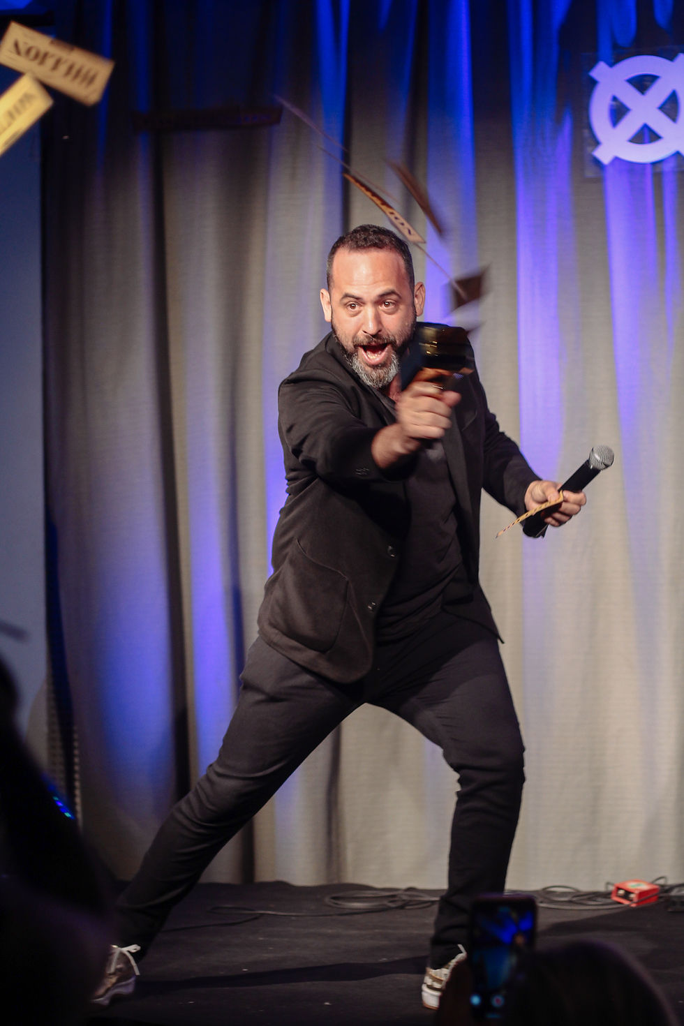 Joaquin Cambre recibe el premio a la trayectoria en los bamv fest awards del buenos aires music video festival