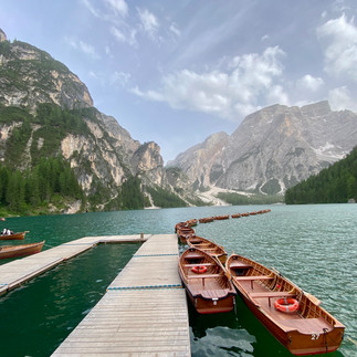 rowing boats on Lago di brakes
