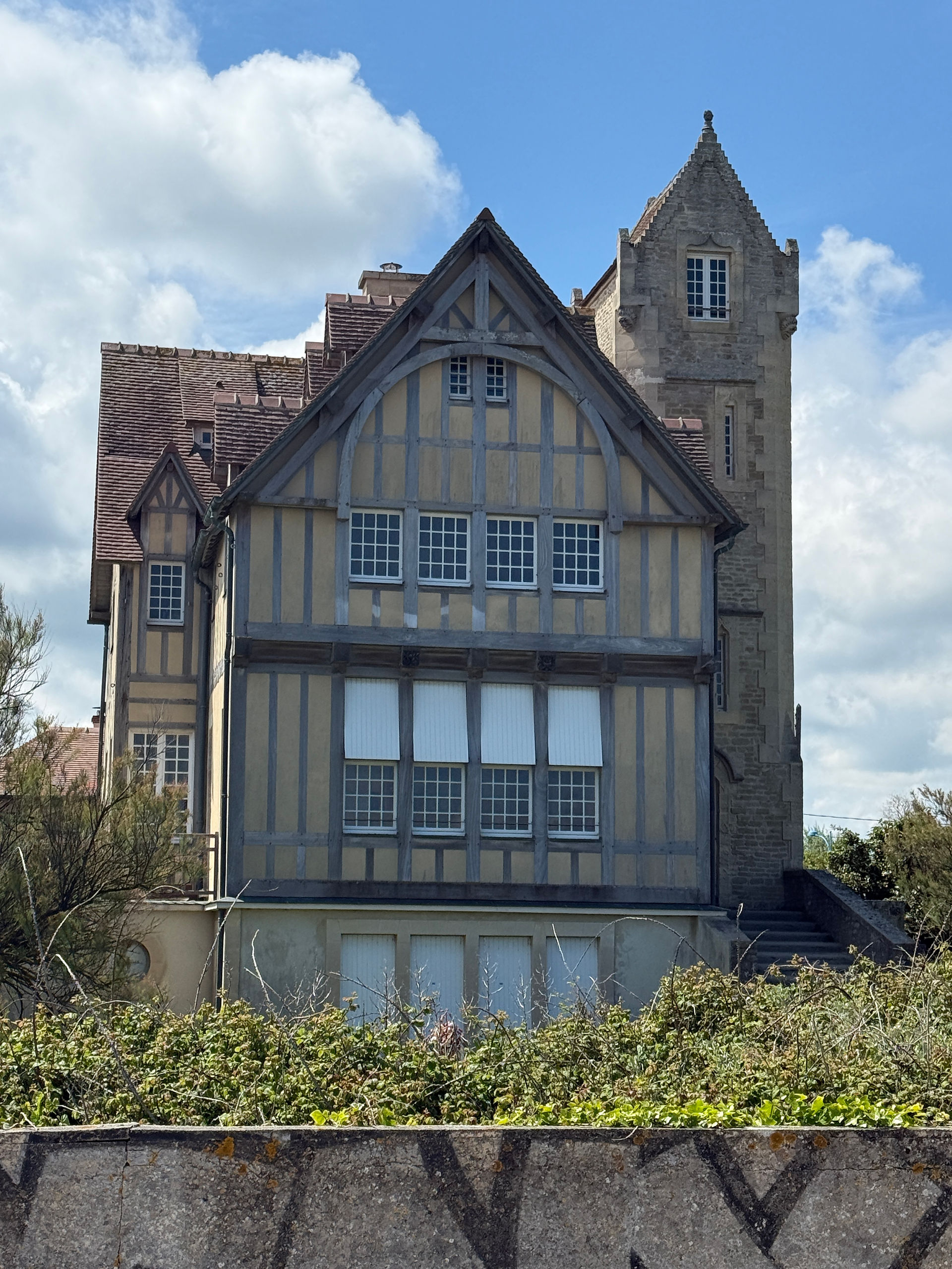 old house on sword beach 