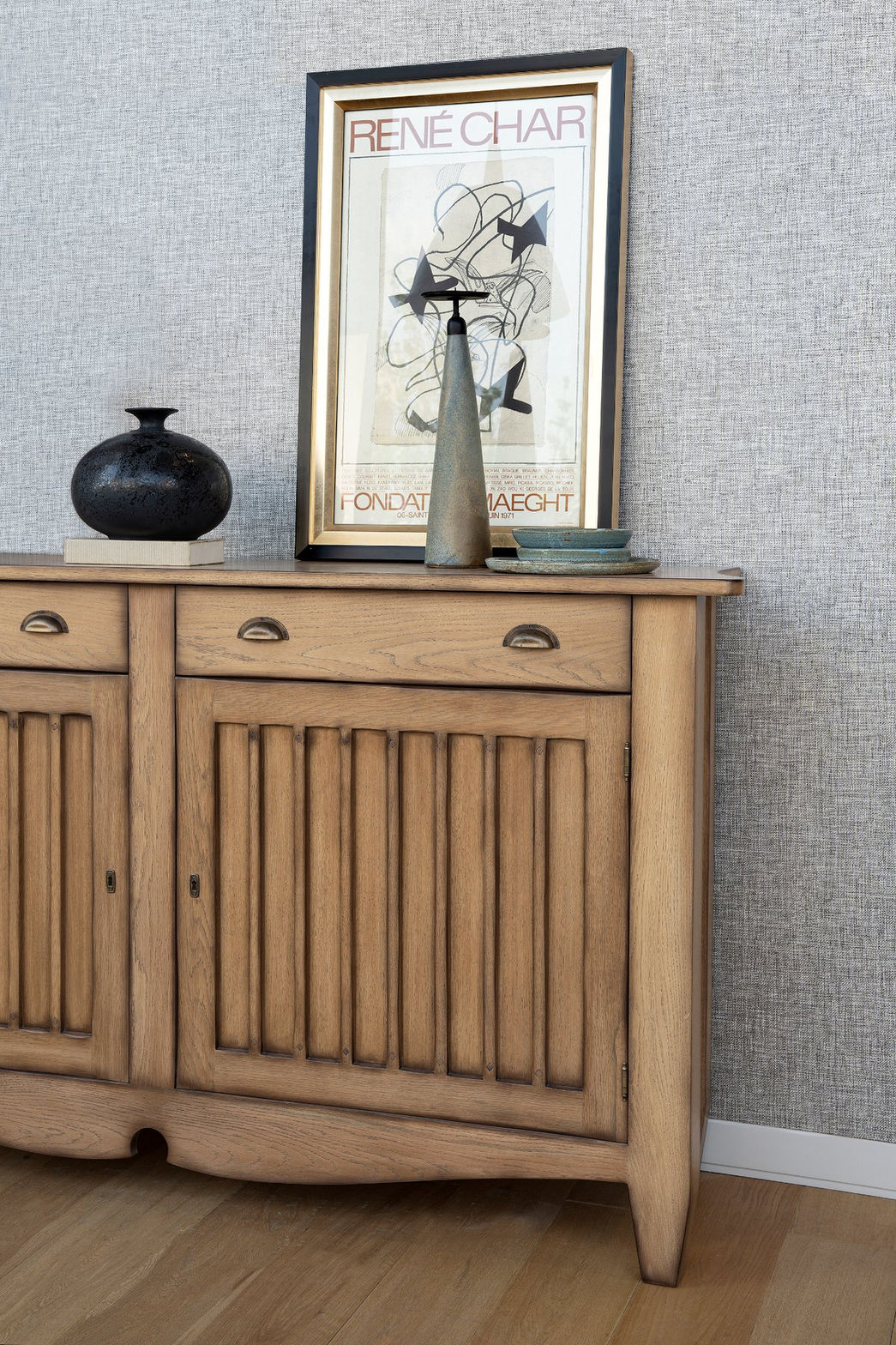 Χειροποίητος μπουφές από μασίφ ξύλο με τεχνοτροπία λουστροπατίνας, από το Aloni Home Χειροποίητα Έπιπλα στο Χαλάνδρι.