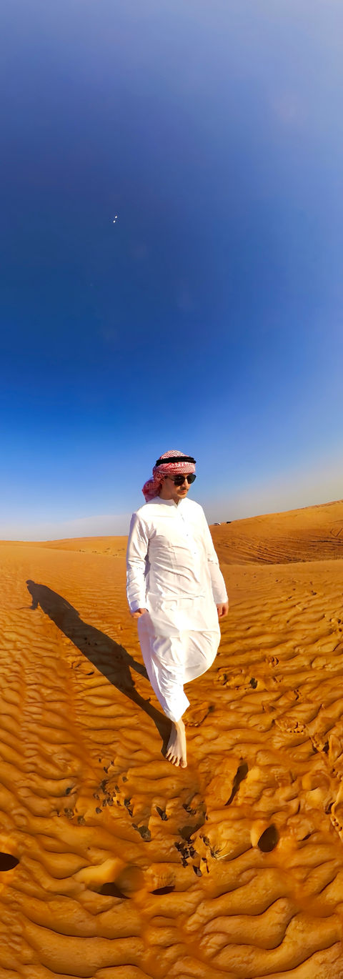 Birleşik Arap Emirlikleri’nin en ünlü şehri Dubai – Burj Khalifa, Palmiye Adaları ve modern gökdelenleriyle tanınan, çöl manzaraları, lüks alışveriş merkezleri ve dünyaca ünlü turistik cazibe merkezleriyle dolu Orta Doğu'nun parlayan turizm ve ticaret merkezi.