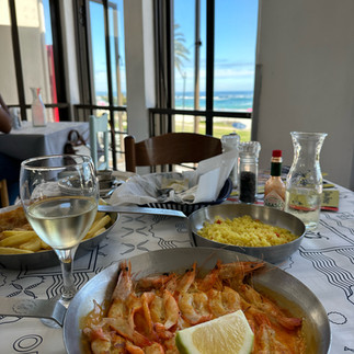 pe Town’un sevilen deniz ürünleri zinciri Ocean Basket, aile dostu ortamı ve zengin menüsüyle öne çıkıyor. Günlük taze ürünlerle hazırlanan lezzetleri keşfedin.