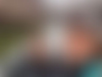 Strasbourg gezi rehberi ile şehrin en güzel ve tarihi noktalarını keşfetmek için adım adım hazırlanmış bir yürüyüş rotası bulacaksınız. Strasbourg gezilecek yerler arasında ilk sırada yer alan Notre Dame Katedrali, Gotik mimarisi ve astronomik saatiyle ziyaretçilerin ilgisini çeker. Şehrin kalbindeki Place Kléber ve çevresindeki sokaklar, alışveriş ve sosyal yaşamın merkezi olarak öne çıkar. Masalsı Petite France bölgesi, yarı ahşap evleri ve nehir kıyısındaki manzaralarıyla Strasbourg’un en çok fotoğraflanan yeridir. Tarihi Rohan Sarayı, Maison Kammerzell ve Rue Saint-Pierre-le-Jeune gibi duraklar, şehrin kültürel mirasını gözler önüne serer. Strasbourg yürüyüş rotası sayesinde hem tarihi sokakları hem de modern yaşamı aynı anda deneyimleyebilirsiniz. Alsas mutfağının lezzetlerinden ünlü zencefilli kurabiyeler, geziyi tatlı bir mola ile tamamlar. Strasbourg Noel Pazarı ise kış aylarında şehri Avrupa’nın en büyüleyici destinasyonlarından biri haline getirir.